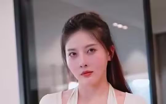 孤注一擲再見前妻（離婚后高冷女總裁痛哭流涕）