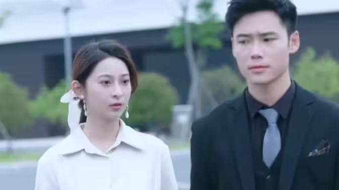 逆天龍皇 （退婚后六大國民女神悔瘋了）